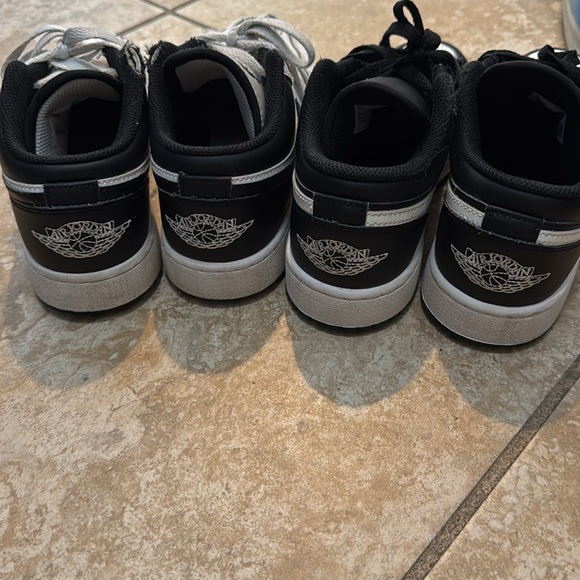 Two pair Air Jordan low Kids' Sneakers - White and Black Duo- read description - Picture 7 of 7